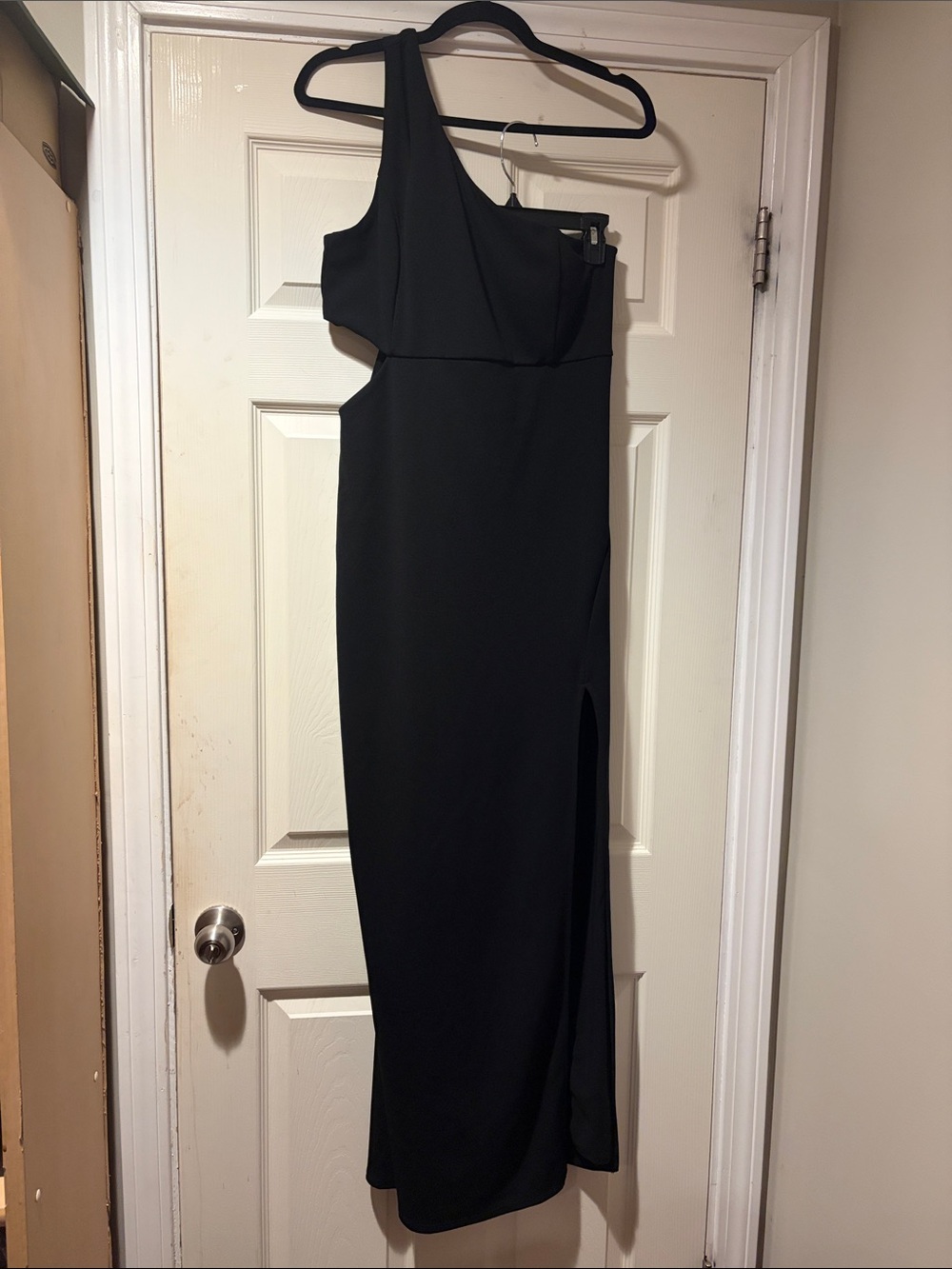 Lulu's One-Shoulder Cutout Evening Gown with Side Slit in Black M
